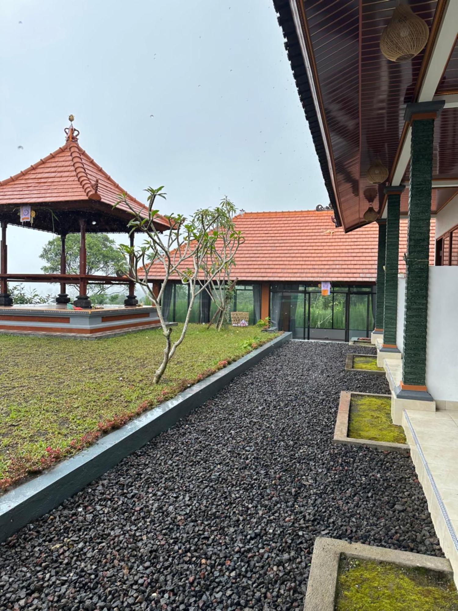 Bali Basuki Retreat Center Lägenhet Besakih Exteriör bild