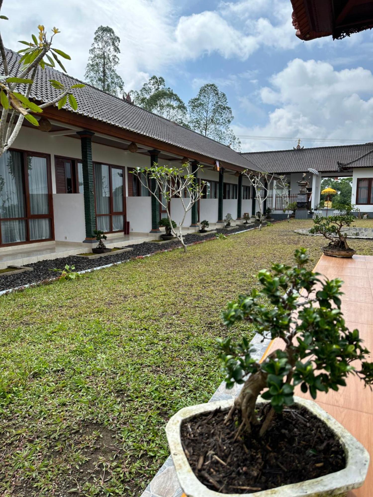 Bali Basuki Retreat Center Lägenhet Besakih Exteriör bild