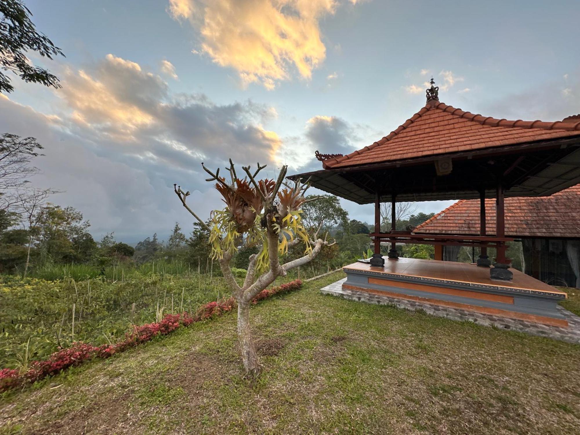 Bali Basuki Retreat Center Lägenhet Besakih Exteriör bild