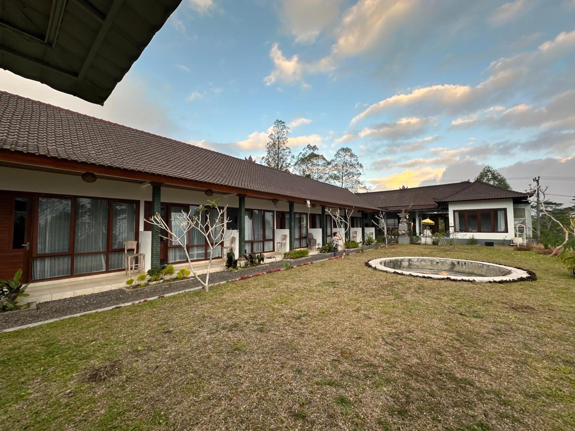 Bali Basuki Retreat Center Lägenhet Besakih Exteriör bild